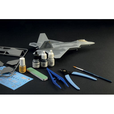 Italeri F-22 Raptor Complete Starter Set 1/72 Model Kit – ITA-72011