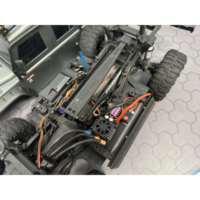 Occasion Traxxas Defender met HW brushless set