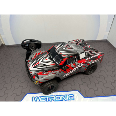 Traxxas Slash 4X4 Ultimate met custom body
