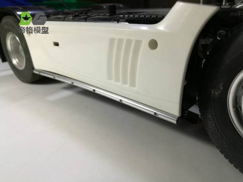 WTE Sidebar met Verlichting voor Tamiya 4x2 Vrachtwagen 170mm 1/14