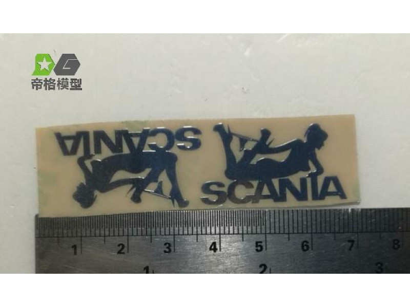 WTE Metalen Sticker Scania Logo Vrouw Liggend 1/14